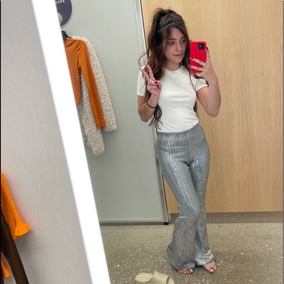 Meet your Posher, Robyn 💜 - Picture 2 of 6